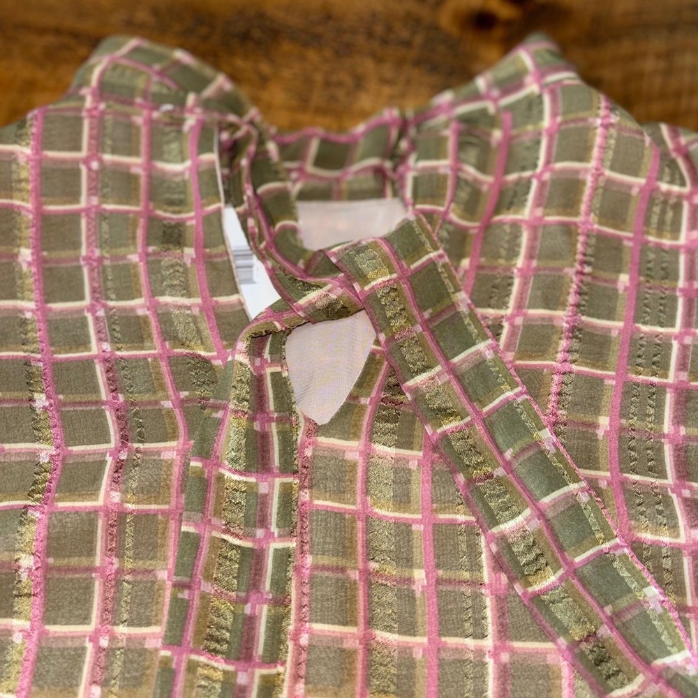 NWT THML Womens Olive Green Blush Plaid Puffer Sleeve Tie Closure Blouse Small - Picture 8 of 8